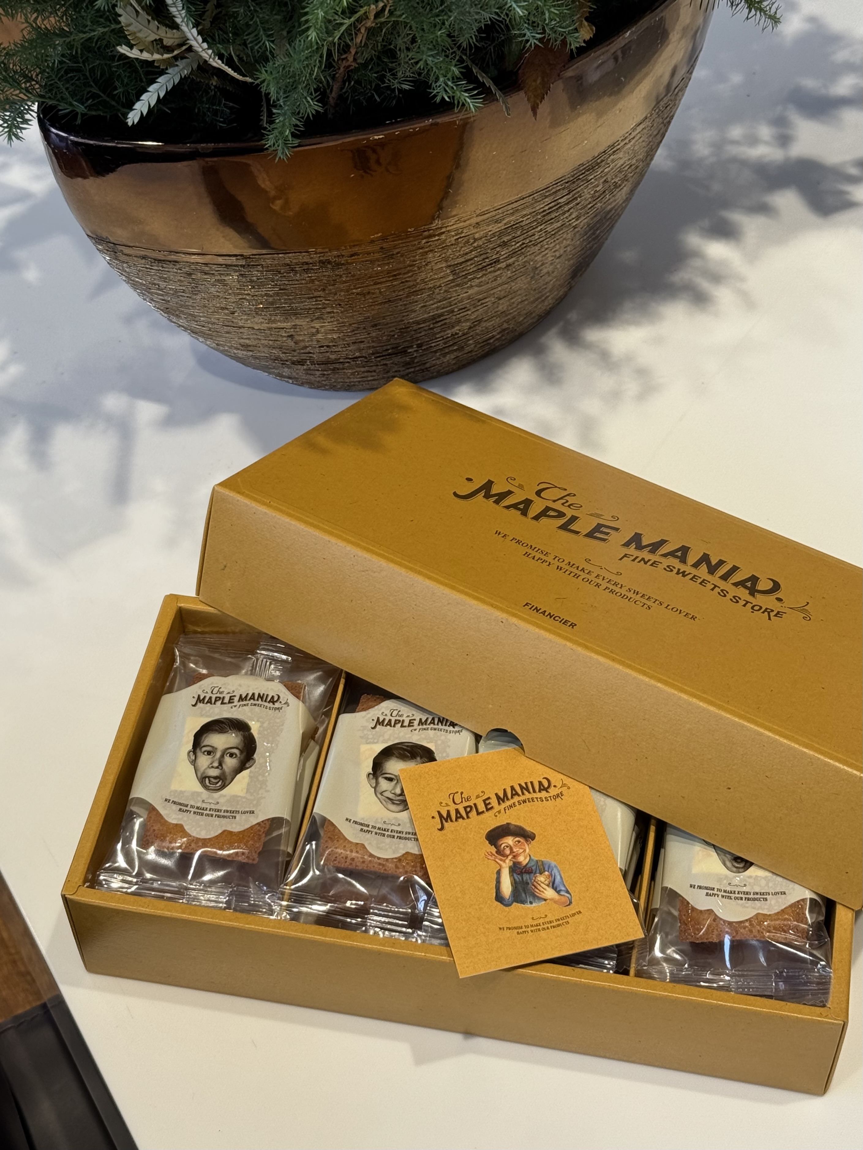 11月のお茶菓子　メープルフィナンシェ🇨🇦